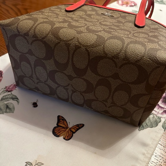 Coach Small City Tote In Signature Canvas - Picture 5 of 7